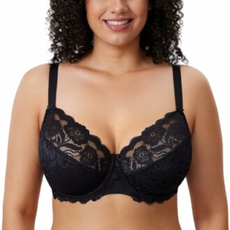 Femme portant un soutien-gorge en dentelle noire.