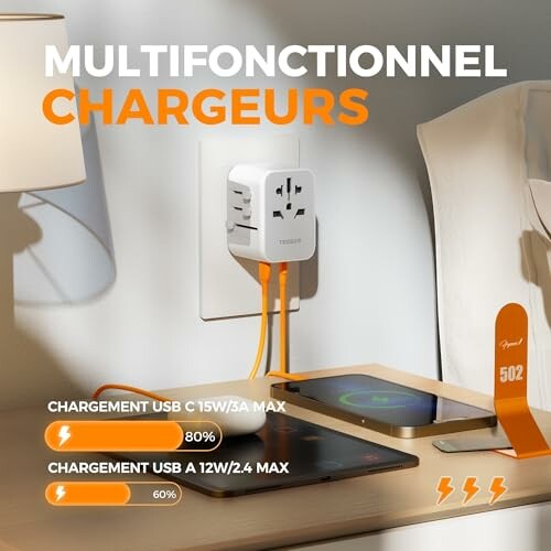 Chargeurs multifonctionnels avec appareils électroniques sur un bureau.